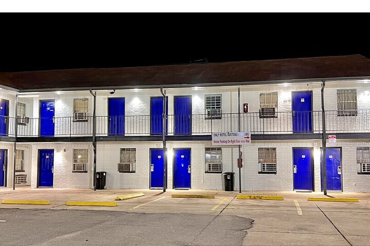 Hotel 11 of 12