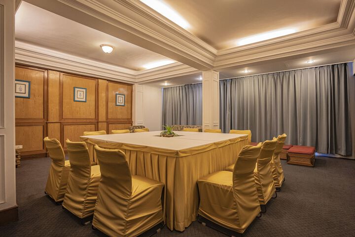 Ballroom/Hall 38 of 43
