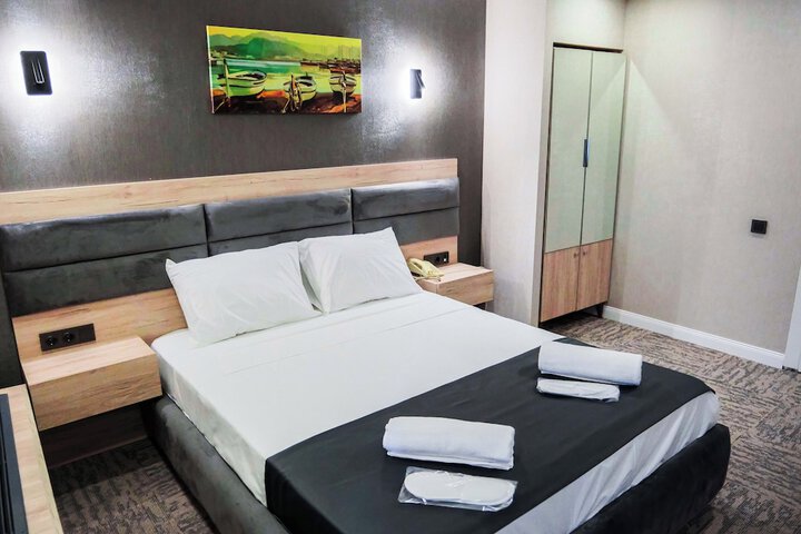Room 12 of 21