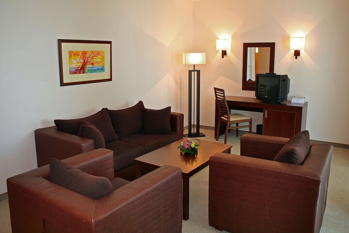 Room 6 of 40