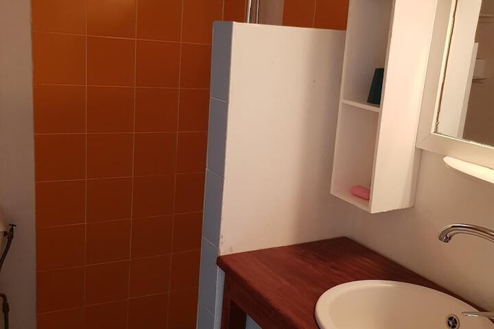 Room 12 of 16