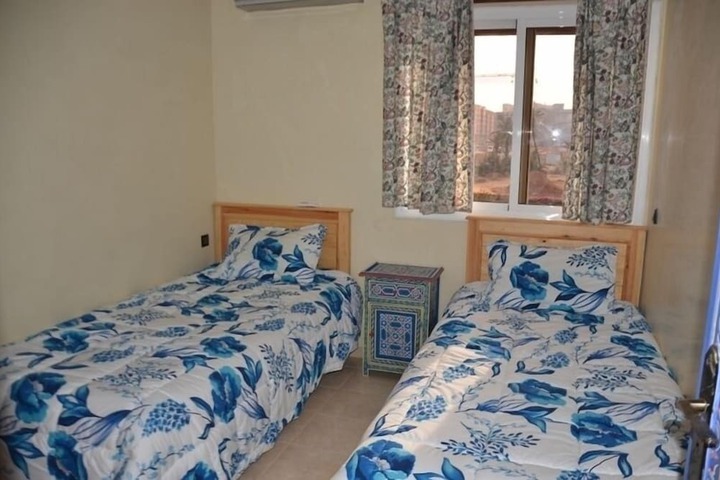 Room 4 of 20