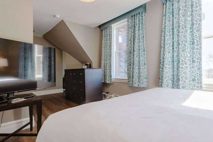 Room 42 of 100