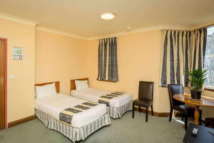 Room 9 of 38