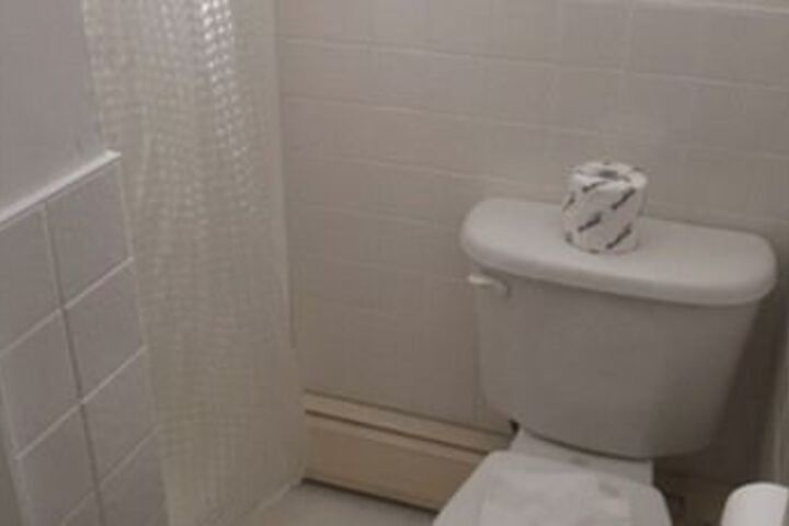 Room 34 of 182