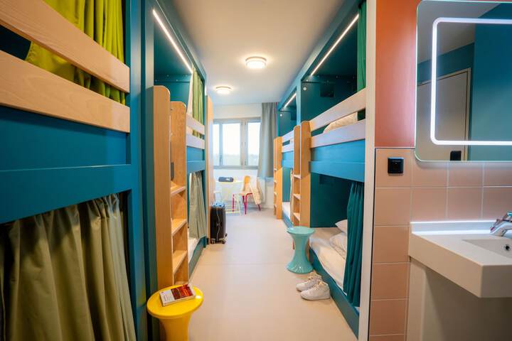 Room 13 of 31