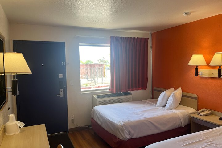 Room 9 of 42