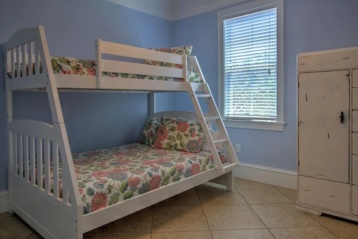 Room 4 of 22
