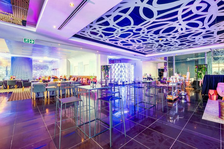 Lounge 106 of 148