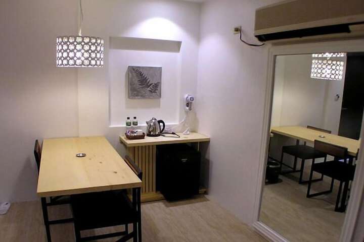 Room 17 of 49