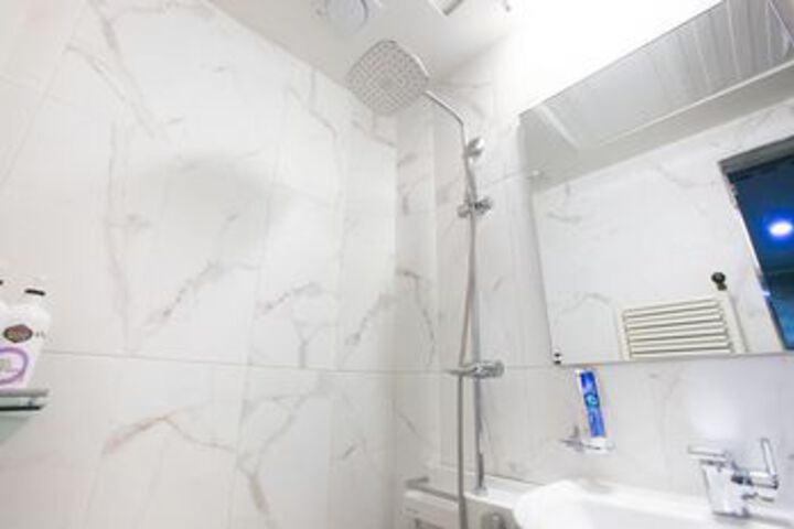 Room 6 of 37