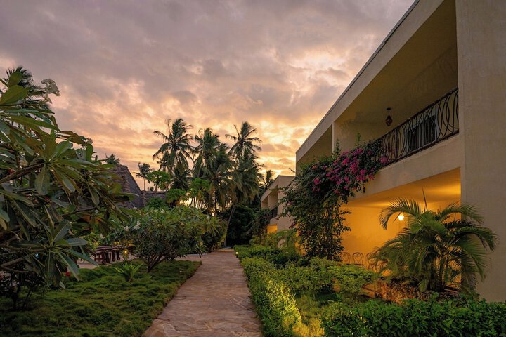 Hotel Exterior 108 of 113