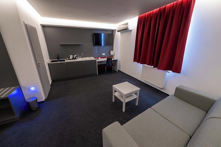 Room 9 of 40