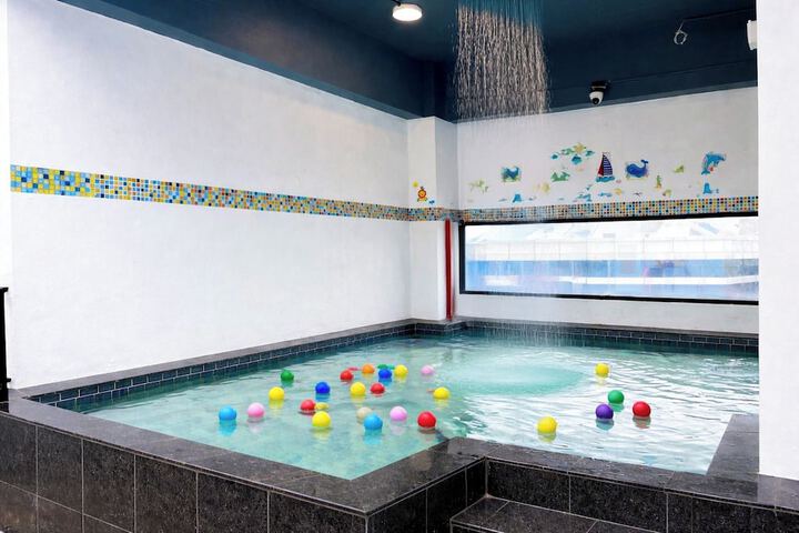 Pools & Facilities