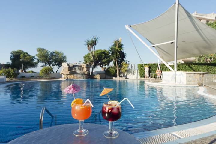 Hotel with Pool