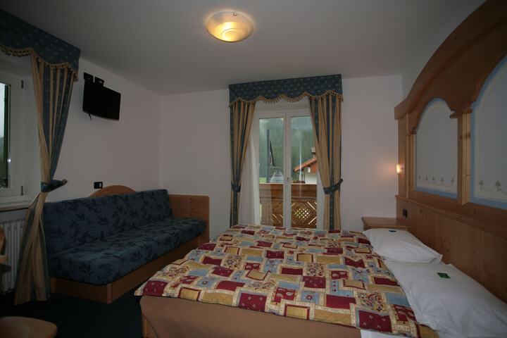 Room 3 of 33