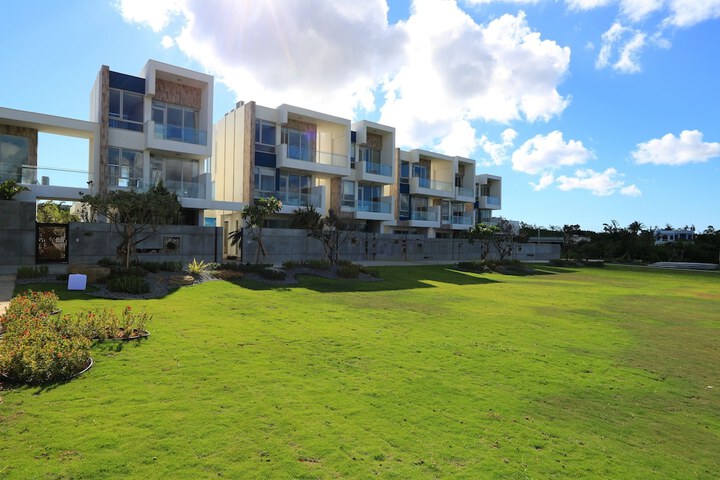 Hotel Exterior 86 of 93