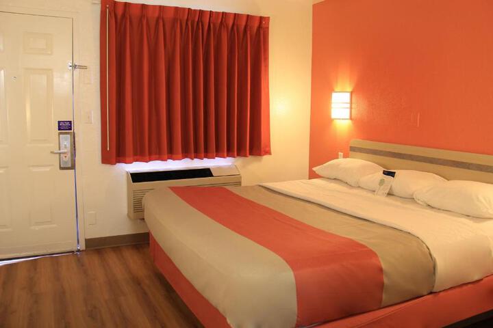 1 King Bed (1 of 5)