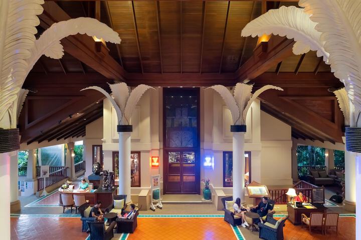 Entrance & Lobby