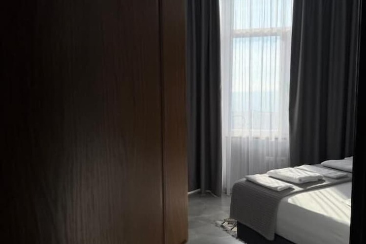 Room 4 of 36