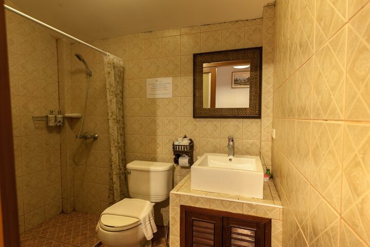 Room 42 of 100