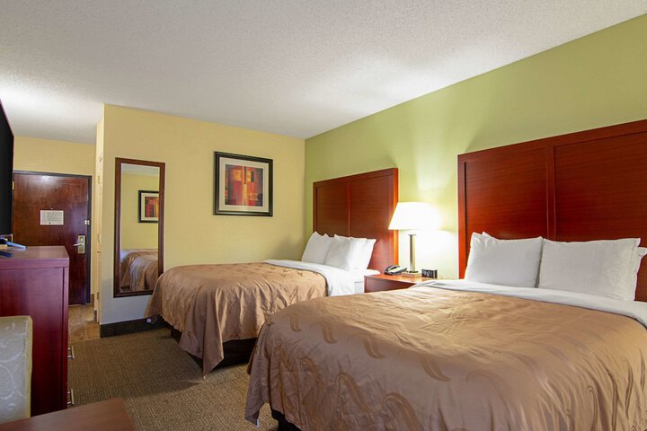 2 Queen Beds (3 of 6)