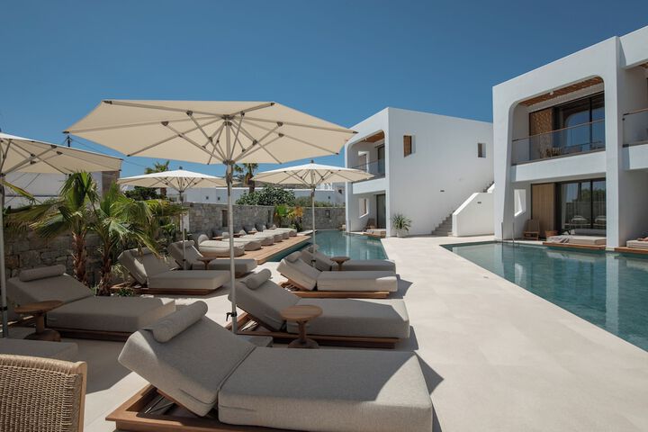 Sundeck 106 of 121