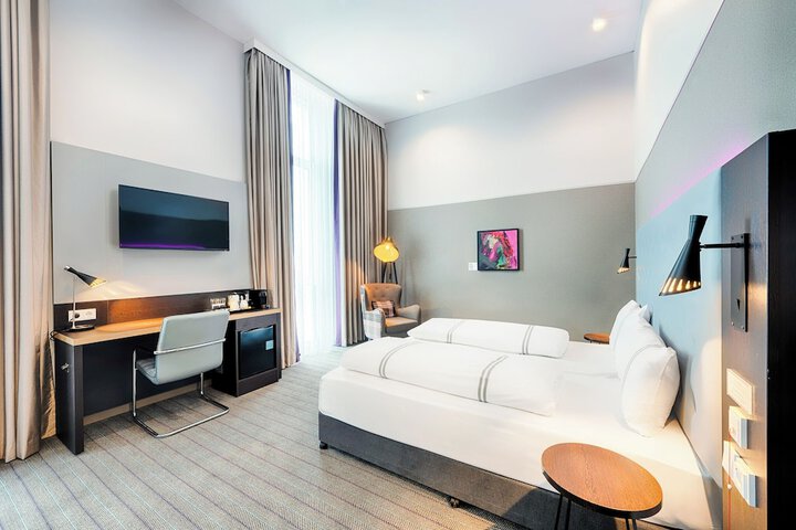 Room 12 of 40