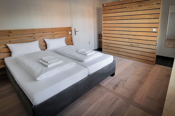Room 3 of 67