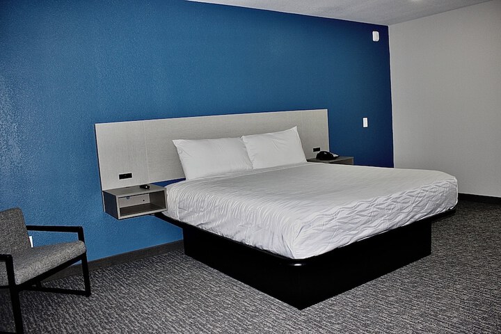 Room 6 of 11
