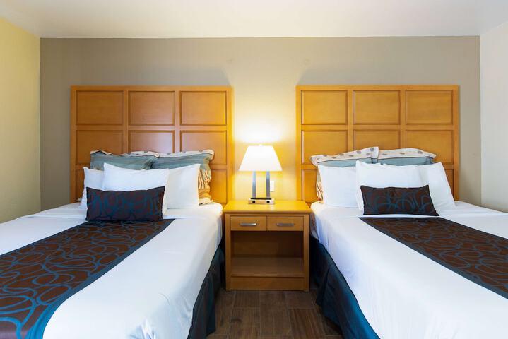 Standard Room, King or Two Doubles (7 of 7)