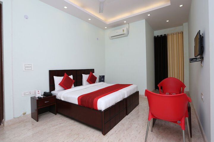 Room 14 of 16