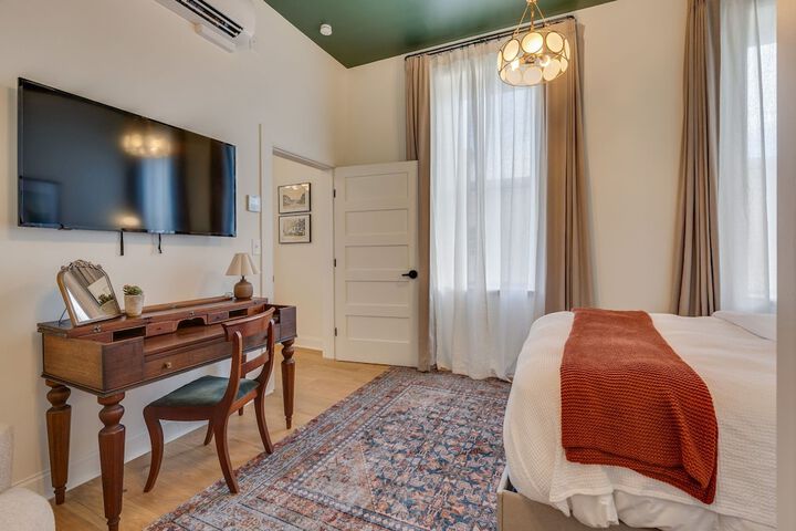 Room 3 of 38