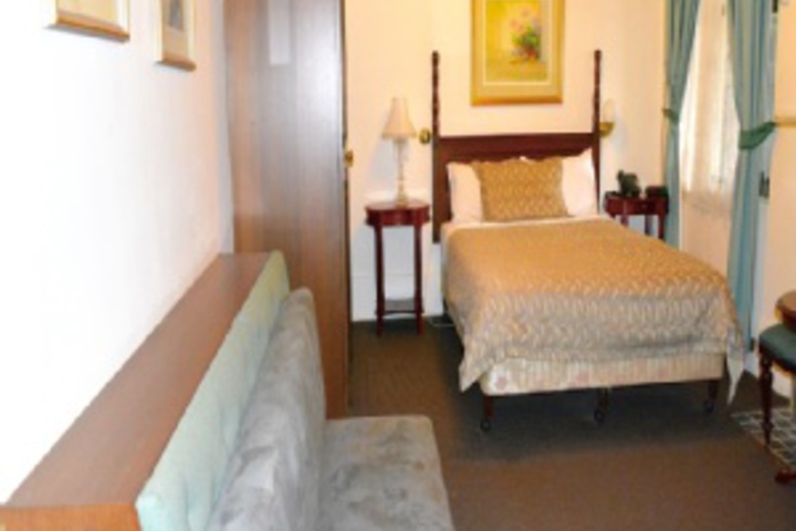 Room 585 of 768