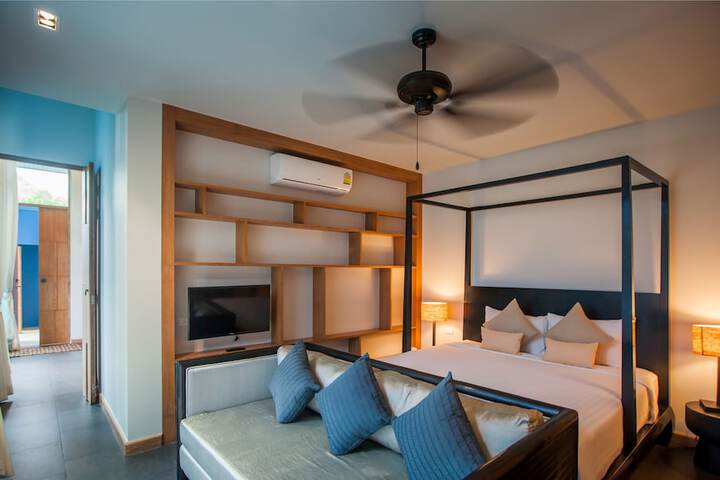 Room 3 of 32