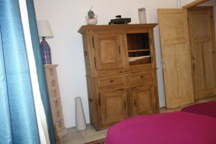 Room 8 of 18