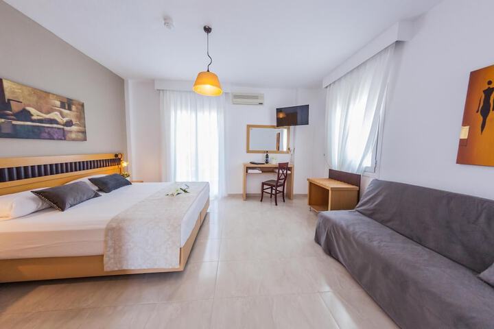 Room 10 of 73