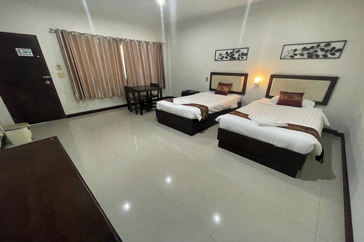Room 18 of 80