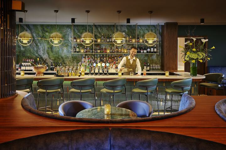 Lounge 21 of 25