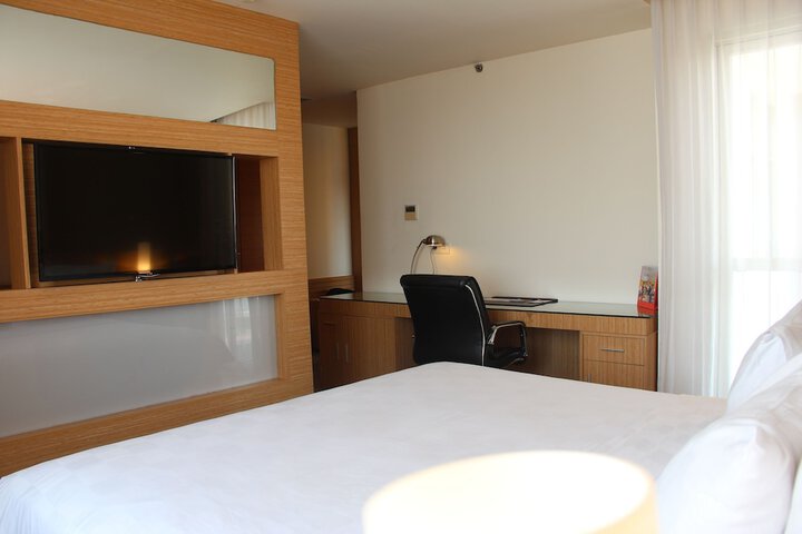 Room 5 of 68