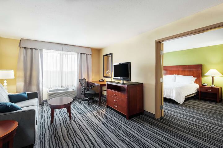 1 King Bed Hearing Accessible (6 of 25)
