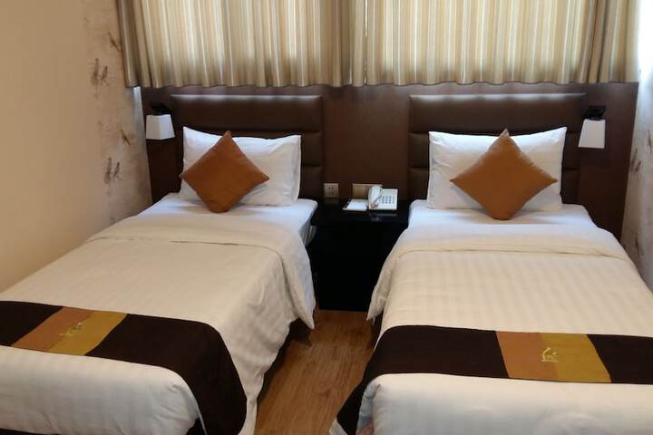 Room 17 of 38