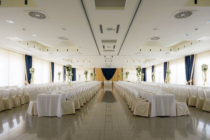 Ballroom/Hall 19 of 28