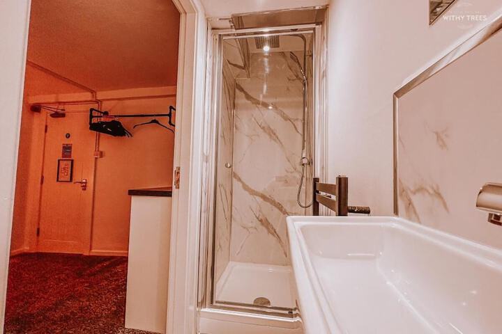 Room 7 of 24