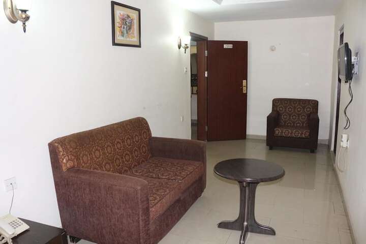 Room 11 of 18