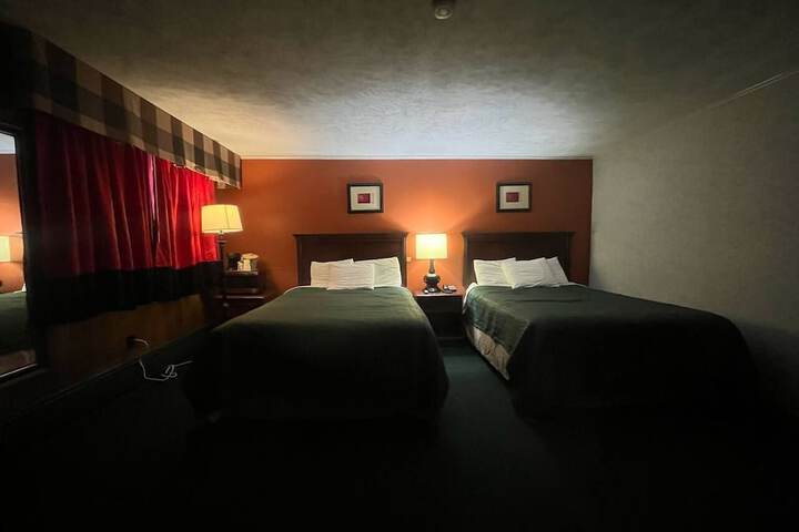 1 Queen Bed (1 of 15)