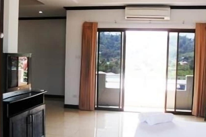 Room 6 of 17