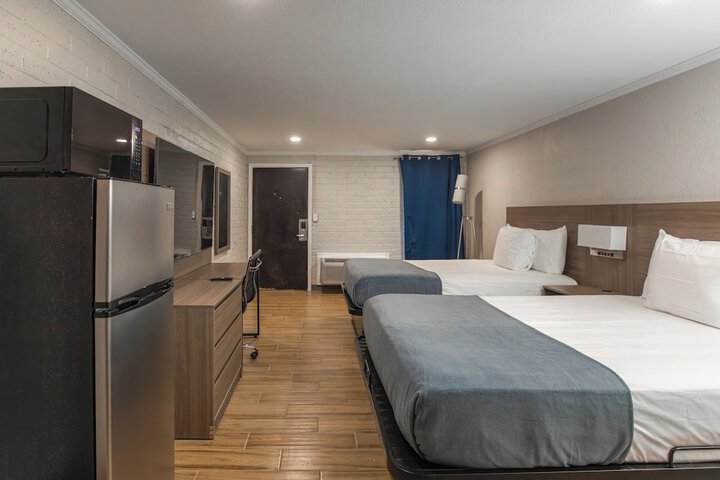 Room 8 of 11