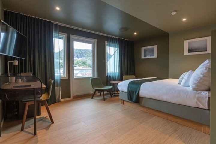 Room 11 of 31