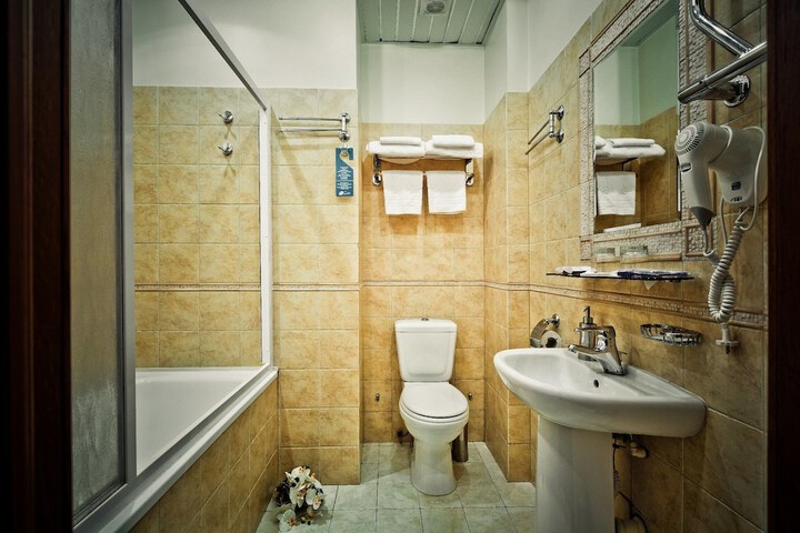 Room 25 of 34